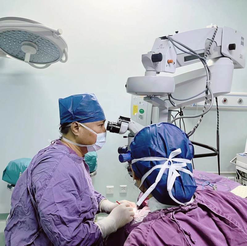 全国首批强生眼力健TECNIS Synergy™跃无级®人工晶状体在中南大学湘雅医院完成植入