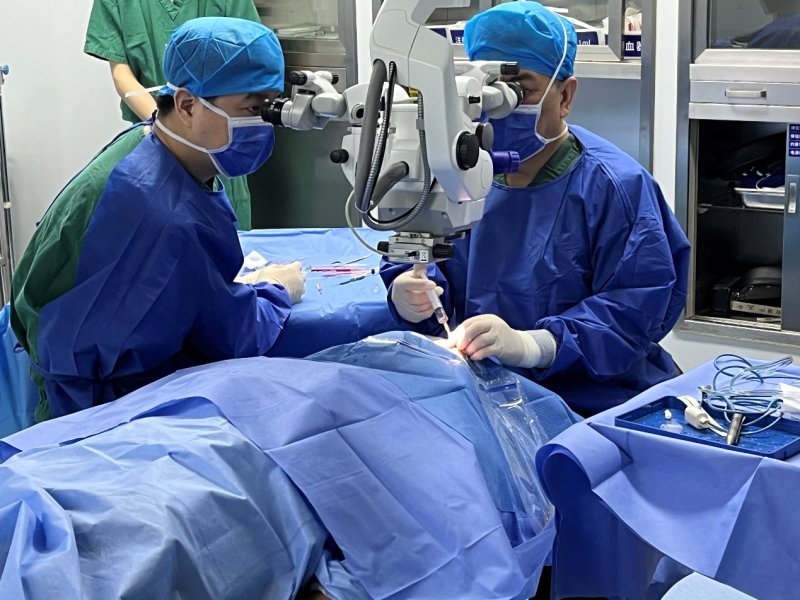 河南省首例强生眼力健TECNIS Synergy™跃无级®人工晶状体植入手术成功完成