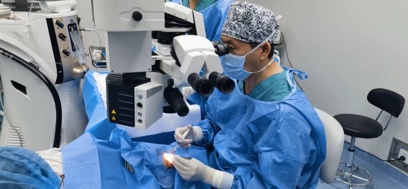 沈阳爱尔卓越眼科医院成功开展东北首台艾无级®人工晶状体植入手术